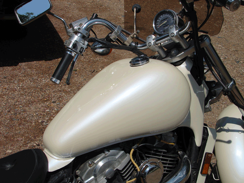 White Shimmer Phantom Pearl on White cycle.