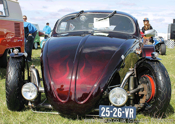 Kevin Salt's SoCal Vw Bug is Painted with Mostly Pearls and Pigment products.